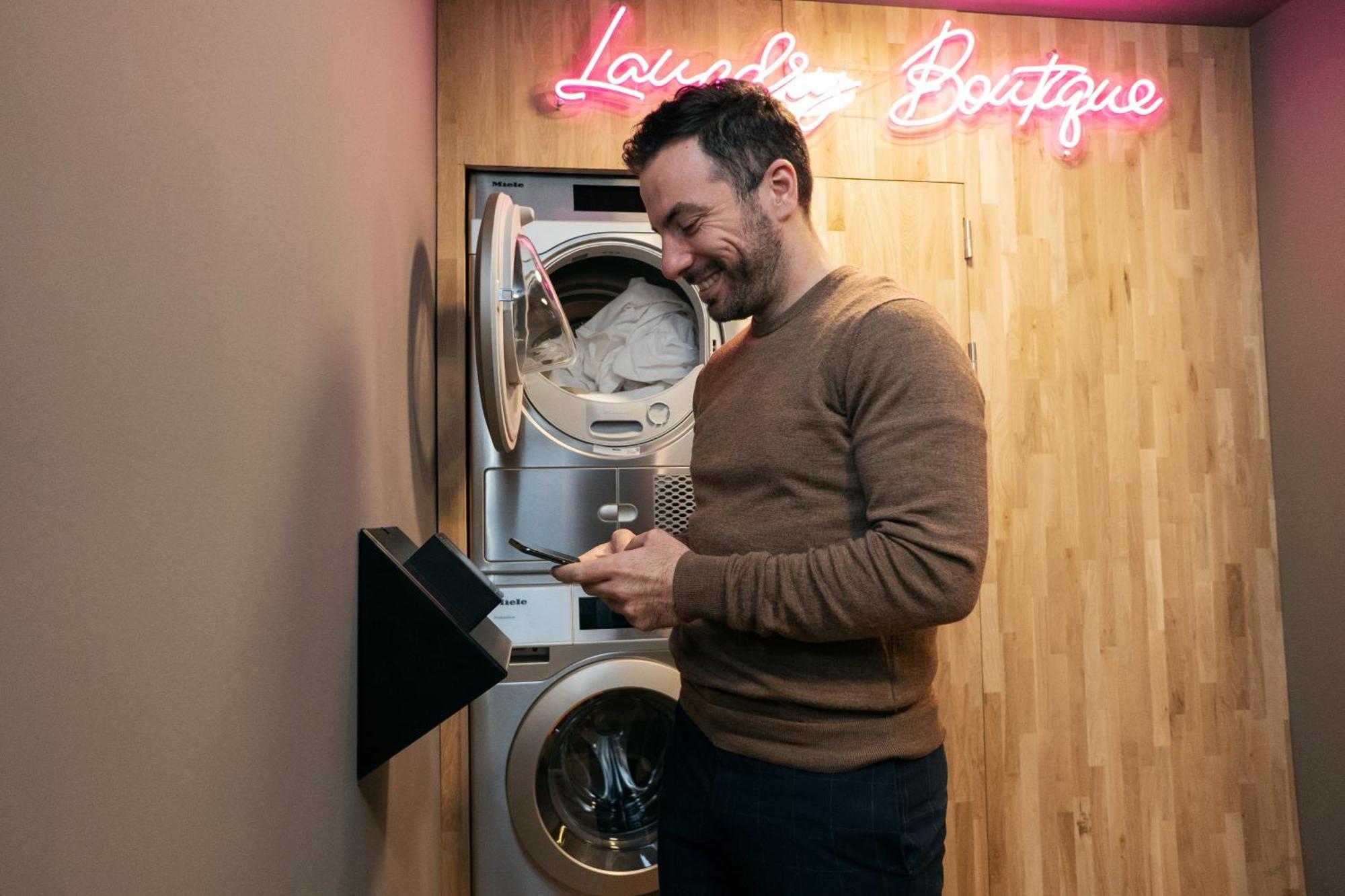 The Elephant Hostel アムステルダム エクステリア 写真