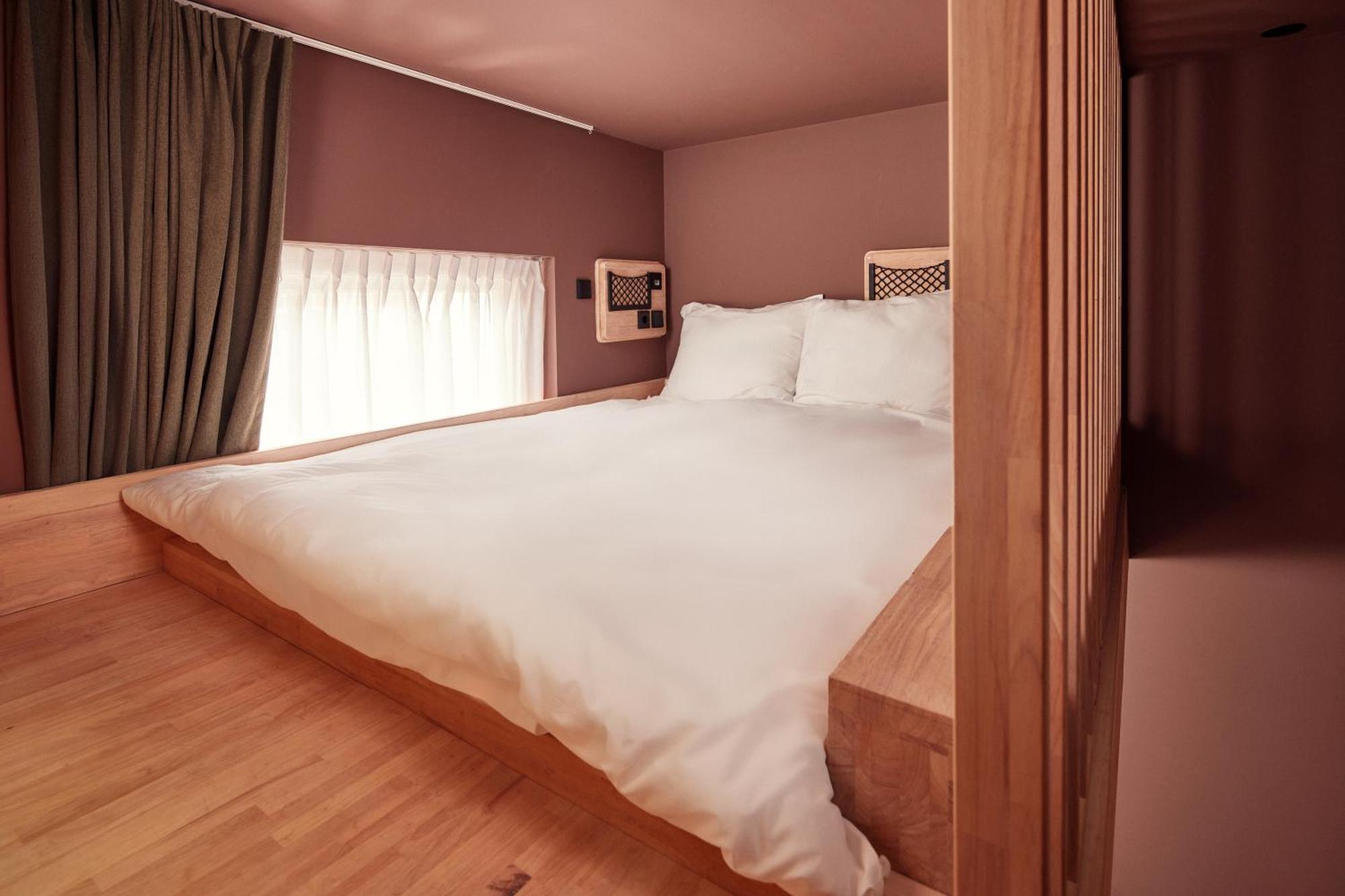 The Elephant Hostel アムステルダム エクステリア 写真